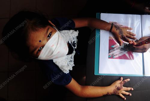 UKIRAN HENNA MEMERIAHKAN SAMBUTAN PERAYAAN DEEPAVALI