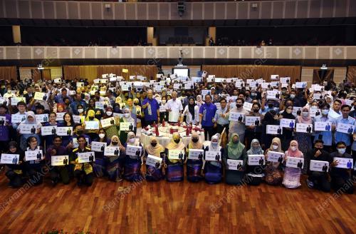 DATUK SERI ISMAIL SABRI YAAKOB