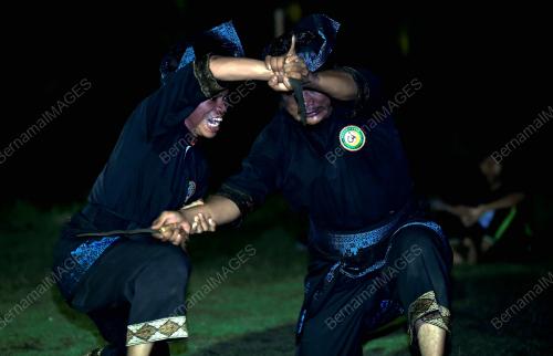 GERAK SENI KERIS DALAM PERSILATAN