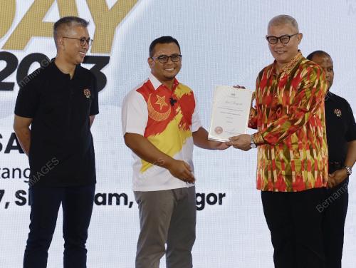 DATUK SERI AMIRUDIN SHARI