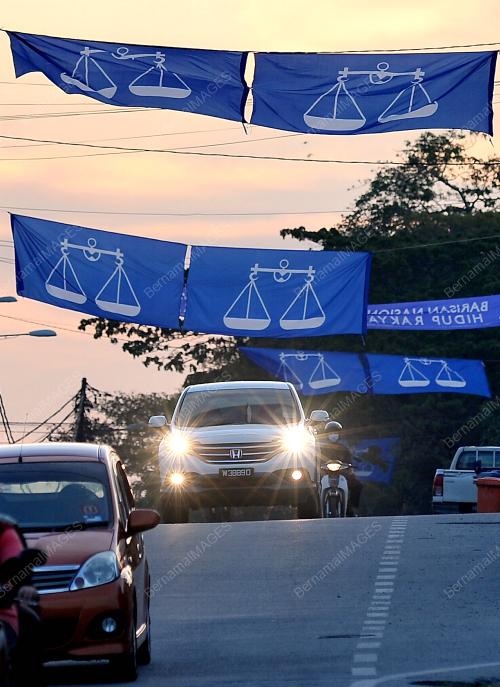 SG10_06082018_BENDERA_PARTI_POLITIK