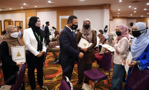 DATUK SERI AMIRUDIN SHARI