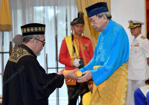 SULTAN SHARAFUDDIN IDRIS SHAH