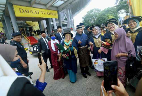 AL-SULTAN ABDULLAH RI'AYATUDDIN AL-MUSTAFA BILLAH SHAH