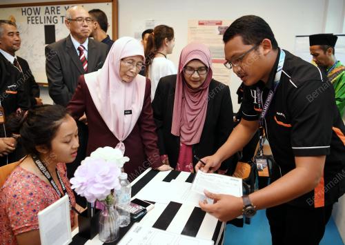 SG10_11102018_WANITA_BN201810100507