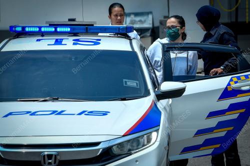 PROSIDING KES MEMBEKALKAN PISTOL KEPADA WARGA ISRAEL
