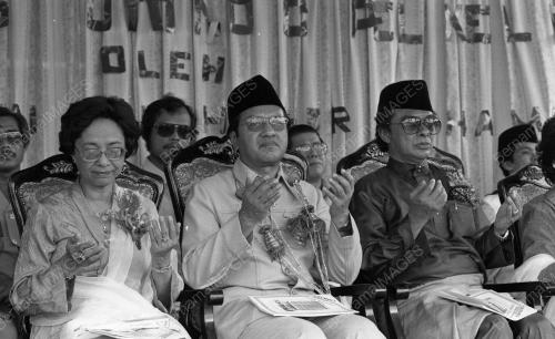 SG10_14012015_PM_BANGUNAN_UMNO
