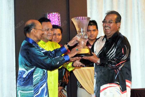 SG10_14042012_AGONG_GOLF