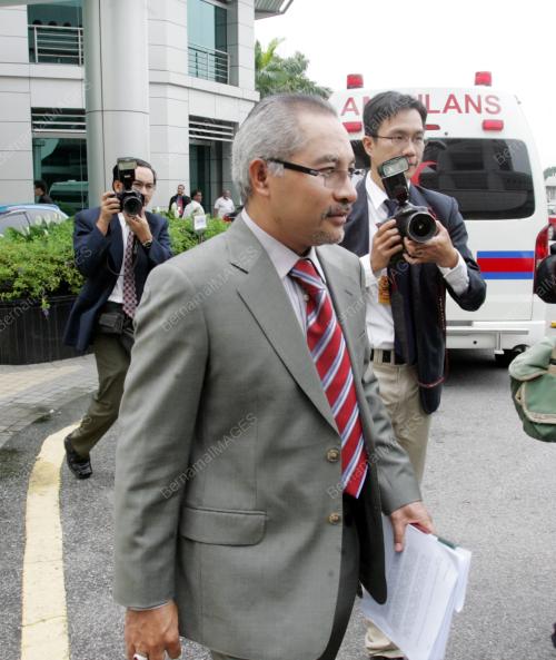 DR MOHAMAD KHIR TOYO