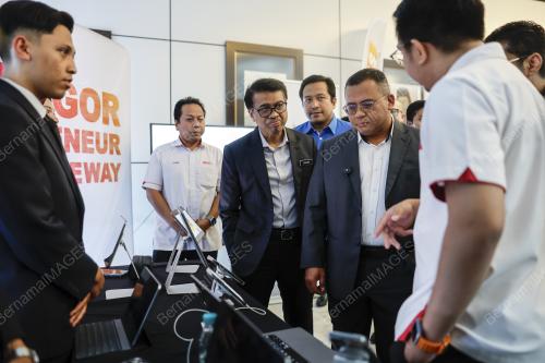 DATUK SERI AMIRUDIN SHARI