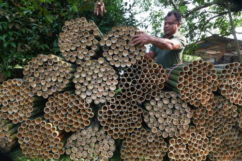 PENIAGA BULUH LEMANG