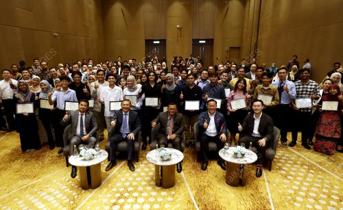 DATUK SERI AMIRUDIN SHARI