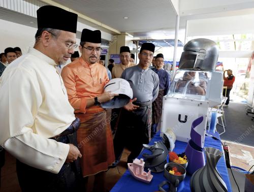 DATUK DR ASYRAF WAJDI DUSUKI