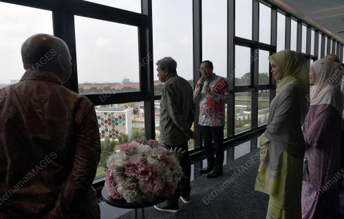 SULTAN SELANGOR SULTAN SHARAFUDDIN IDRIS SHAH