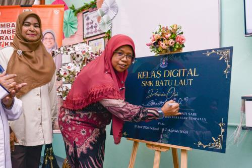 DATUK AIMAN ATHIRAH SABU