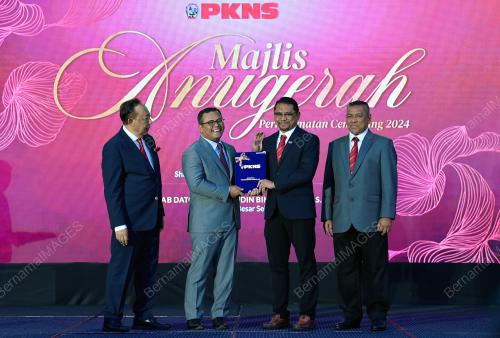DATUK SERI AMIRUDIN SHARI
