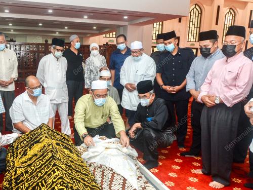 TUN MOHD ALI RUSTAM