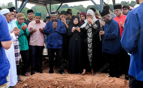 DATUK AKBERDIN ABDUL KADER