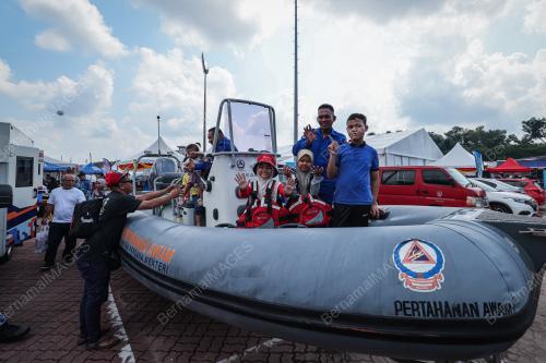 PAMERAN ASET PERTAHANAN DAN AGENSI BERUNIFORM NEGARA