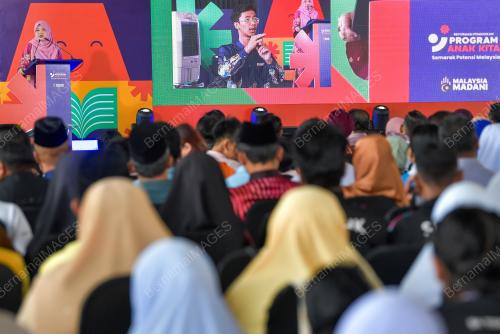 FADHLINA SIDEK