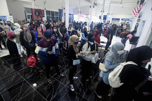 TINJAUAN WARGA KOTA PULANG KE KAMPUNG HALAMAN