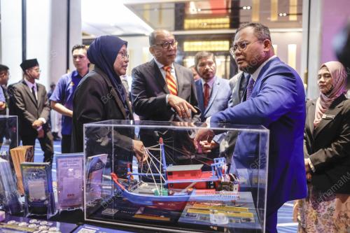 DATUK SERI AMIRUDIN SHARI