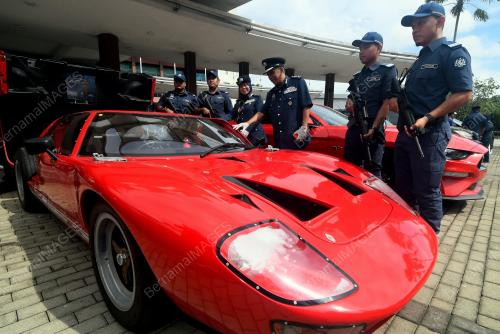 SITAAN KERETA MEWAH OLEH KASTAM
