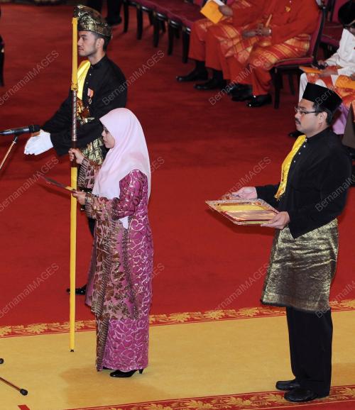 SG10_30052013_ANGKAT_SUMPAH