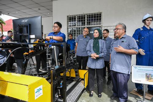 DATUK SERI DR NORAINI AHMAD