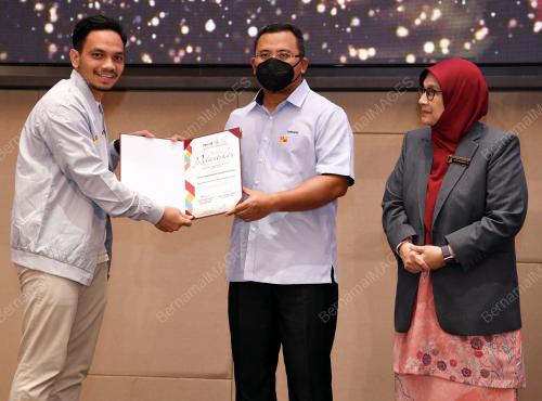 DATUK SERI AMIRUDIN SHARI