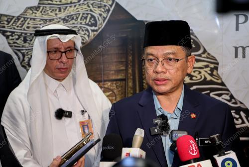 DATUK DR MOHD NA'IM MOKHTAR