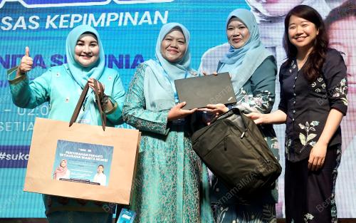 FADHLINA SIDEK