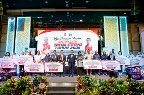 DATUK SERI AMIRUDIN SHARI