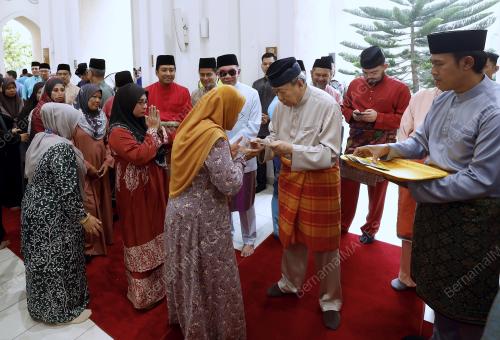 SULTAN SHARAFUDDIN IDRIS SHAH