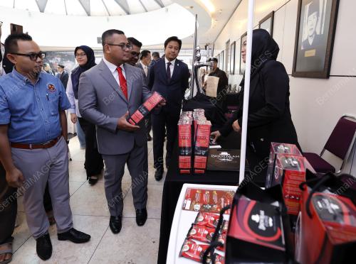 DATUK SERI AMIRUDIN SHARI