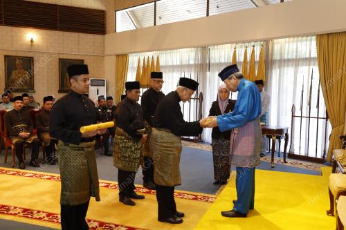 SULTAN SHARAFUDDIN IDRIS SHAH