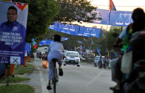 SG11_06082018_BENDERA_PARTI_POLITIK