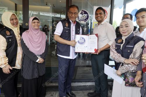 DATUK SERI DR DZULKEFLY AHMAD