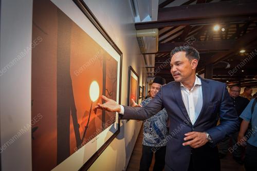 PAMERAN EKSPRESI EMOSI WARNA 2025