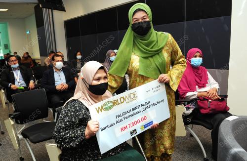 MAJLIS PENYAMPAIAN AGIHAN ZAKAT WORLDWIDE HOLDING BERHAD
