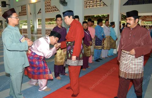 SULTAN SHARAFUDDIN IDRIS SHAH