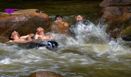 TINJAUAN CUACA PANAS DI SUNGAI