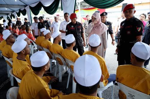 FADHLINA SIDEK