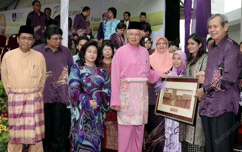 MOHD NAJIB TUN RAZAK