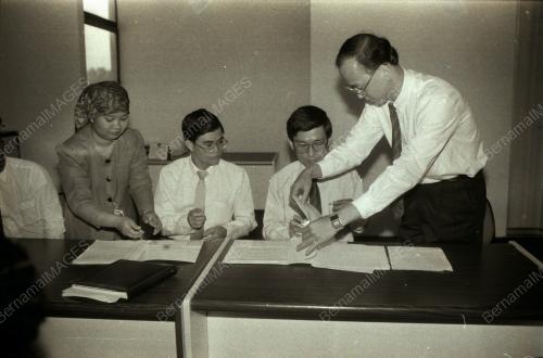 SIDANG AKHBAR ACER DAN PJE