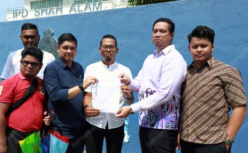 KETUA AMK SELANGOR BUAT LAPORAN POLIS