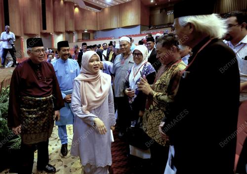 FADHLINA SIDEK