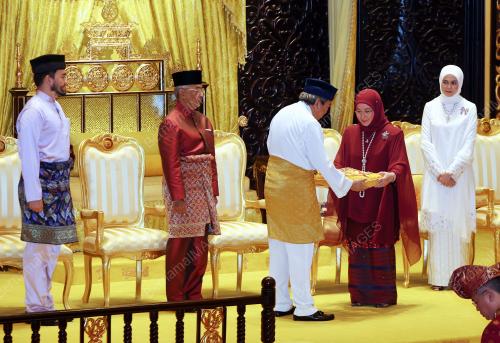 TUANKU AZIZAH AMINAH MAIMUNAH ISKANDARIAH