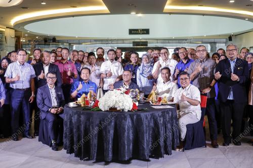 DATUK SERI AMIRUDIN SHARI