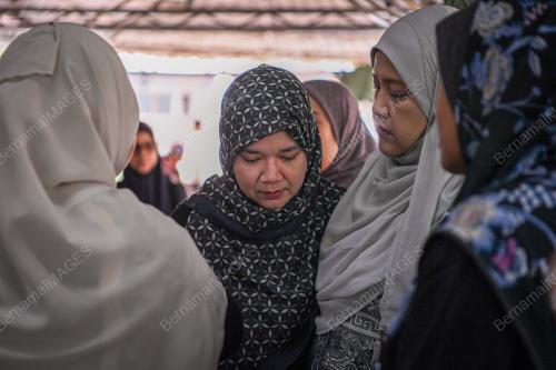 FADHLINA SIDEK